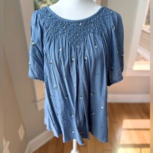 Old Navy Light Blue Chambray Smocked Embroidered Daisy Top Size Medium